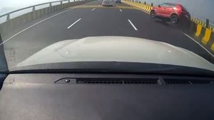 ராமர் கோயிலை போல ஸ்ட்ராங்! கடலுக்கு மேல பல முறை உருண்டும் பயணிகளுக்கு ஒன்னுமே ஆகல! அந்த நிறுவனத்தின் காரா இது!