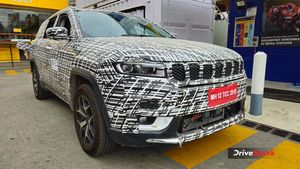 இந்த டெக்னாலஜி இல்லாத காரையே இனி பார்க்க முடியாது போல!! அமெரிக்க கார் நிறுவனத்தின் புதிய கார் - சோதனை ஓட்டம்!