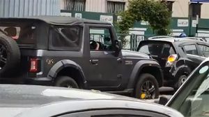 பெரிய ஷாக்... மஹிந்திரா காரை ஓட்டீட்டு போனது அவரா... வீடியோவை பாத்ததும் நாடே அதிர்ச்சியில் ஒறஞ்சு போயிருச்சு!