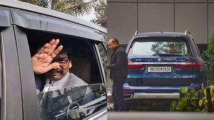 முதலைமைச்சர் காரை தூக்கிய அமலாக்கத்துறை! இவ்வளவு கோடி ரூபாய்க்கு கார் வாங்கி வச்சிருந்தாரா? 