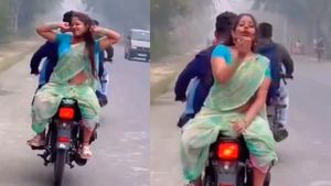 கூட ஆள் போயிட்டு இருக்கும்போதே இப்படியா! வீடியோவை பார்த்த பசங்க எல்லாரும் ஒரு நிமிஷம் கெறங்கி போயிட்டாங்க!