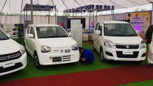 பாகிஸ்தானில் புதுசா கார் வாங்க ஆள் இல்ல!! நம் இந்தியா எந்த அளவுக்கு முன்னேறி இருக்கு பாருங்க...