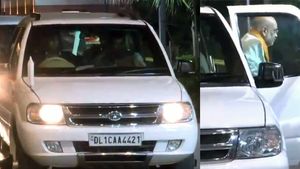 அமித்ஷாவின் ஒவ்வொரு செயலிலும் 1,000 அர்த்தம் இருக்கும் போலயே!! பழைய டாடா காரை யூஸ் பண்றதுக்கு காரணம் என்ன?