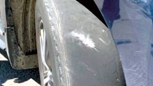 இனி இதுக்கும் அபராதம் கட்டணுமா! இந்த ரூல்ஸ் இவ்ளோ நாளா தெரியாம போச்சே! டயர் கடைகளுக்கு படையெடுக்கும் மக்கள்!