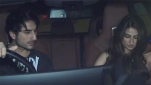 அமைச்சர் வைத்துள்ள காரில் சுத்தனது அவங்களோட பொண்ணு, பையனா... ஹோட்டலுக்கு ஒன்னா வந்தப்ப சிக்கீட்டாங்க...