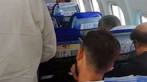 எப்பேர்பட்ட மனுஷன்! விமானத்தில் கூட்டத்தோடு கூட்டமா வந்தது அவரா! திடீர்னு பார்த்ததும் வாயை பிளந்த பயணிகள்!