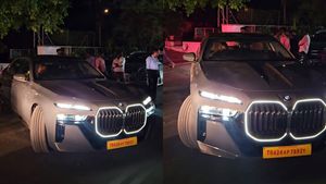 இந்த பல கோடி ரூபாய் சொகுசு கார் அந்த நடிகரோடதா... பையனுக்காக அப்பா பாத்து பாத்து வாங்கியிருக்காரு...