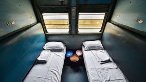 முதியவர்களுக்கு லோயர் பெர்த் கிடைக்க என்ன செய்யனும் தெரியுமா? சூப்பர் அட்வைஸ் சொன்ன ரயில்வே!