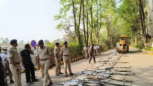 ராயல் என்பீல்டு பைக் ஓனர்களுக்கு குறி வைத்த போலீஸ்... பக்கா ஸ்கெட்ச்... இனிமேல் ஒருத்தரும் தப்பிக்க முடியாது!