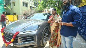 காசு, பதவி, கார் எல்லாமே குவியுது!! விஜய்காந்தின் மகனுக்கு ரூ.1.5 கோடியில் கார்... கொடுத்தது யார் தெரியுமா?