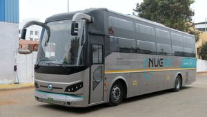 பெங்களூருக்கு போறவங்க ஒரு முறையாவது இந்த பஸ்ஸில் டிராவல் பண்ணி பாருங்க!! மொத்தமும் எலக்ட்ரிக்...