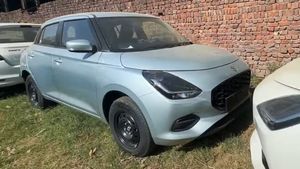 கொஞ்ச நாளில் எல்லாரும் போட்டி போட்டு வாங்க போறது இந்த மாருதி காரை தான்!! ஷோரூமுக்கு வந்தாச்சு!