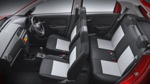 33.8 கிமீ மைலேஜ் கொடுத்தாலும் இதெல்லாம் இருந்தாதான் இந்த கார் விக்கும்! இனி மைலேஜை யாரும் பார்க்க மாட்டாங்க!