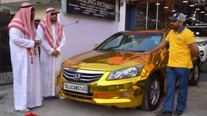 துபாய்காரர்களுக்கு சவால்விடும் நம் இந்தியர்கள்!! யூஸ்டு காரின் விலையை கேட்டால் ஷாக் ஆயிடுவீங்க!