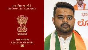 பிரஜ்வால் ரேவண்ணா அரசாங்க பாஸ்போர்ட்டில் தப்பி சென்றாரா? அப்படி  என்றால் என்ன?