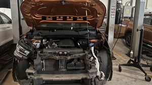 ஒரு ஹெட்லைட்டோட விலை 30ஆயிரம் ரூபாவா.. நல்லவேள அது இருந்ததால தப்பிச்சுட்டாரு! இலவசமாவே மாத்தி கொடுத்துட்டாங்க!