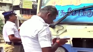 ரூ. 20,000மாக இருந்த அபராதத்தை ஆயிரம் ரூபாயாக குறைத்த இளைஞர்.. இதுக்கு ஒரு சட்டம் இருக்கா! இது தெரியாம போச்சே!