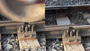 ரயில் ஓடும் போது 