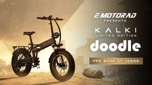 ஸ்கூட்டரை வாங்கிவிடலாம் இந்த விலையில்... பிரபாஸ் படத்தை வைத்து எத்தனை பிஸ்னஸ் நடக்குது பாருங்க!!