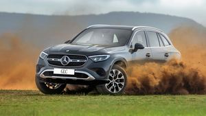 இந்த பென்ஸ் காரை வாங்க கூட்டம் குவியப்போகுது! விலை இவ்வளவு கம்மியா?