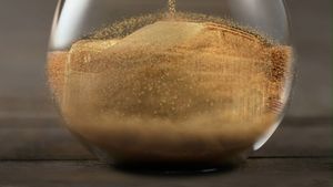 நாளை அறிமுகமாக இருக்கும் மற்றுமொரு கார்... கவுண்டவுன் தொடங்கியாச்சு! இந்த காருல ஒரு குடும்பமே போகலாம்!