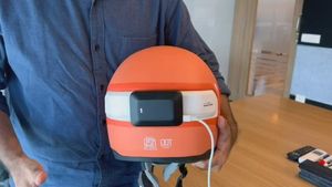 தொப்பி போட்டு சுத்துற மாதிரி எல்லாரும் இந்த ஹெல்மெட்ட போட்டு சுத்த போறாங்க! ஹாலோ உற்பத்தியை தொடங்கிட்டாங்களா!