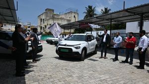 தமிழகத்தில் தயாரிக்கப்படும் மின்சார காருக்கு கிடைத்த பிரமாண்ட ஆர்டர்.. இத்தனை கார்களையும் வாங்கியது ஒரே ஆளா!