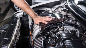 பெட்ரோல்/டீசலை போட்டு காரை கிளீன் பண்ணுறீங்களா? உடனே நிப்பாட்டுங்க இதுல இவ்வளவு பிரச்சனை இருக்குதா? 