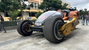 படத்தை தான் யாரும் பாக்கல, காரையாவது வந்து பாருங்கனு பெங்களூருக்கு புஜ்ஜிய கூட்டிட்டு வந்துட்டாங்க!