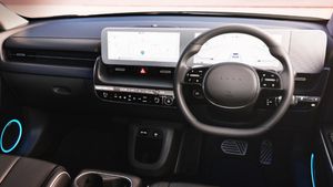 ஒரு மாசம் முழுக்க 30 கார் தான் வித்திருக்குது! இந்த காரை விக்க முடியாம திணரும் ஹூண்டாய்! என்ன கார் தெரியுமா?