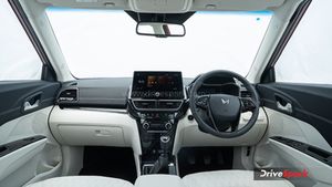 பெட்ரோல் காரை வாங்கவே பெரிய க்யூ நிக்குது! இதுல இவி வேற வரப்போகுதாம்! விலையும் ரொம்ப கம்மி