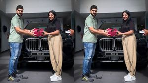 இன்னமும் இவ்ளோ அழகா இருக்காங்களே... மிகவும் விலை உயர்ந்த காரை வாங்கனது அவங்களா... அடையாளமே தெரியல...