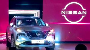 டொயோட்டா ஃபார்ச்சூனர் சோலி முடின்ச்! நாடே காத்து கிடந்த 7 சீட்டர் கார் அறிமுகம்! 2 குடும்பம் ஒன்னா போலாம்!