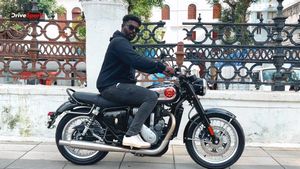 50 வருடங்களுக்கு பின் விற்பனைக்கு வந்த பைக்... இந்த ஸ்டைலுக்காகவே எல்லாரும் வாங்க போறாங்க!!