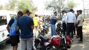 உறவினரின் பேரில் உள்ள வாகனத்தை ஓட்டி செல்லும்போது போலீஸ் மடக்கினால் பிரச்னை வருமா! தெரிஞ்சுக்க வேண்டியது!