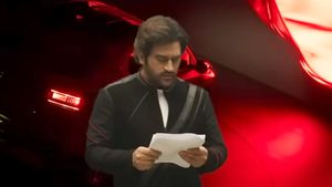 எப்புட்றா! இவ்ளோ கம்மியான விலையில் புத்தம் புதிய காரா! டோனியே நம்ப முடியாம 'ஸ்டண்' ஆயிட்டாரு!