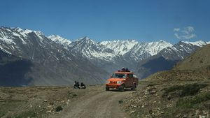 வாழ்வில் ஒருமுறையாவது இந்த சாலைகளில் சென்று பார்த்துவிடுங்கள்! இந்தியாவில் இருக்கும் சொர்க்கங்கள்...