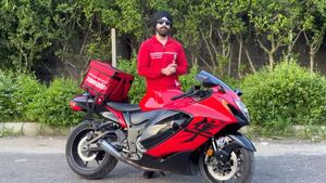 பெட்ரோலுக்கு கூட காசு மிஞ்சாதே... சொமாட்டோ சிஇஓ-விடம் இந்த பைக் இருக்குமா என்பது கூட சந்தேகம் தான்!!