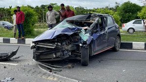 ஷோரூமில் இருந்து எடுத்து 6 மாசம் தான் ஆகுது... டிரைவரின் கதி என்ன தெரியுமா? யாராலயும் நம்ப முடியல!!