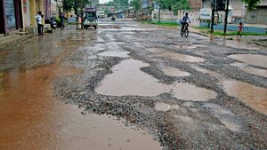 15 நாள்தான் டைம்! ரோட்ல சின்ன குழி கூட இருக்க கூடாது! அதிகாரிகளின் தோல உரிக்க போறாங்க! ஆர்டர் போட்டது அவராச்சே