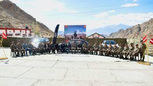 கார்கள் பரிசளித்து இந்திய ராணுவத்துக்கு ஐஸ் வைக்கும் வெளிநாட்டு கார் நிறுவனம்!! என்ன மேட்டரா இருக்கும்?