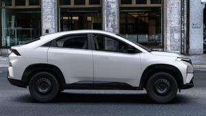 சொன்ன தேதில டெலிவரியை தொடங்கீட்டாங்க! எல்லாரும் அவ்ளோ சந்தோஷமா டெலிவரி எடுத்துட்டு போறாங்க! விலை இவ்ளோதானா!