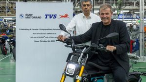 இவ்ளோ தனித்துவமான தோற்றத்தில் எலெக்ட்ரிக் டூ-வீலரா! போட்டியாளர்கள் துண்ட காணோம் துணிய காணோம்னு ஓட போறாங்க!