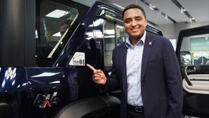 23 லட்ச ரூபா காரை 1.31 கோடி ரூபா கொடுத்து வாங்கியது இவருதானா?.. ஏலத்துல சண்டை போட்டு இத வாங்க காரணம் என்ன?