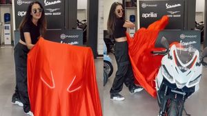 பெண்ணா இருந்துகிட்டு இப்படி ஒரு பைக்கை வாங்கியிருக்காங்களா!.. அதுவும் இந்த பைக்கை வாங்கிய முதல் பெண் இவங்கதானா