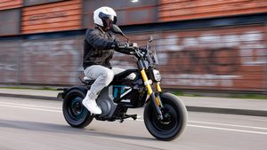 தமிழ்நாட்டு தயாரிப்பு! இவ்ளோ கம்மியான விலையில் அந்த நிறுவனத்தின் எலெக்ட்ரிக் ஸ்கூட்டரா! நின்னு பேச போகுது!