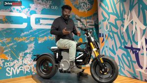 இந்த மாதிரியான இ-ஸ்கூட்டரை சத்தியமா எதிர்பார்க்கல... விலை வெறும் ரூ.4.5 லட்சம் மட்டும் தானா?