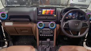 இப்படிப்பட்ட மஹிந்திரா கார் இந்தியாவிலேயே இது ஒன்றுதான் இருக்கிறது!! பணத்தை தண்ணி போல செலவு பண்ணி இருக்காங்க!