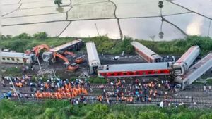 கவரைப்பேட்டை இரயில் விபத்துக்கான உண்மையான காரணத்தை மறைக்கிறார்களா? இரயில் ஏன் அந்த பக்கம் சென்றது?