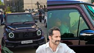 4 கோடி ரூபாய் காரில் மனைவியுடன் ஜாலியா போகும் நடிகர் யாரென்று தெரிகிறதா? எல்லாரது பார்வையும் கார் மீதுதான்!!